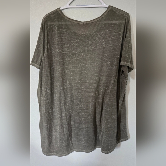 Est. 1946 Graphic Tee Size 18/20 W - Picture 2 of 4